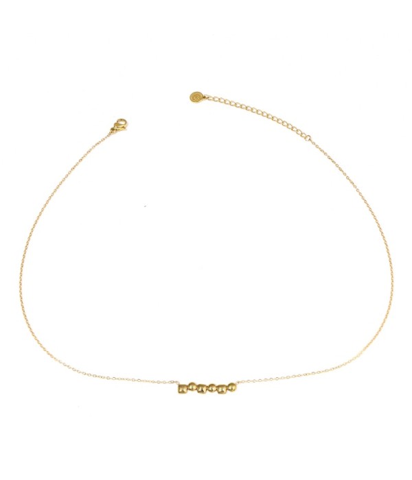 Collar dorado con círculos y cuadrados