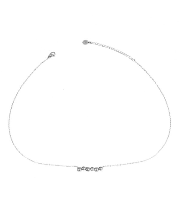 Collar plateado con círculos y cuadrados