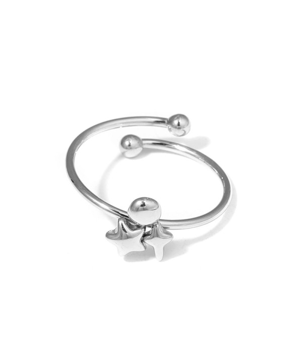 Anillo plateado con estrellas y círculo