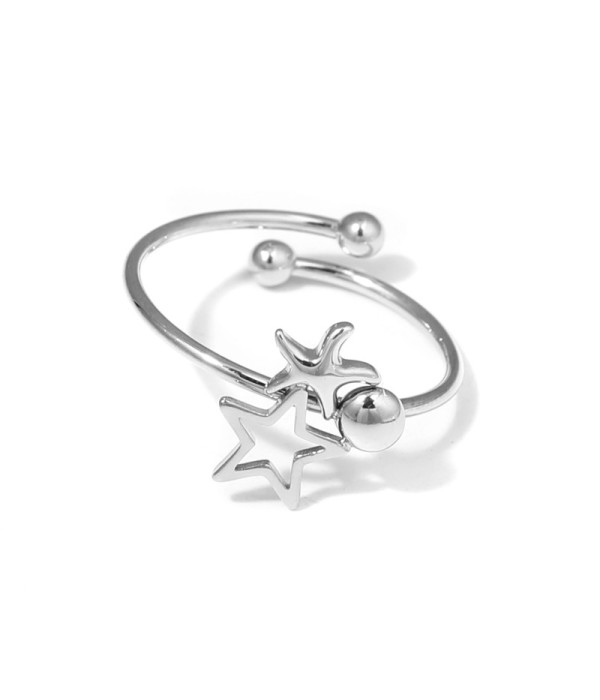 Anillo plateado con estrellas y círculo