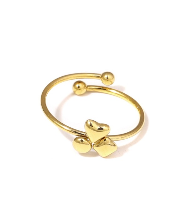 Anillo dorado con corazón, círculo y cuadrado