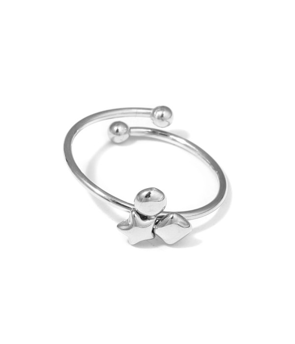 Anillo plateado con estrella, círculo y cuadrado
