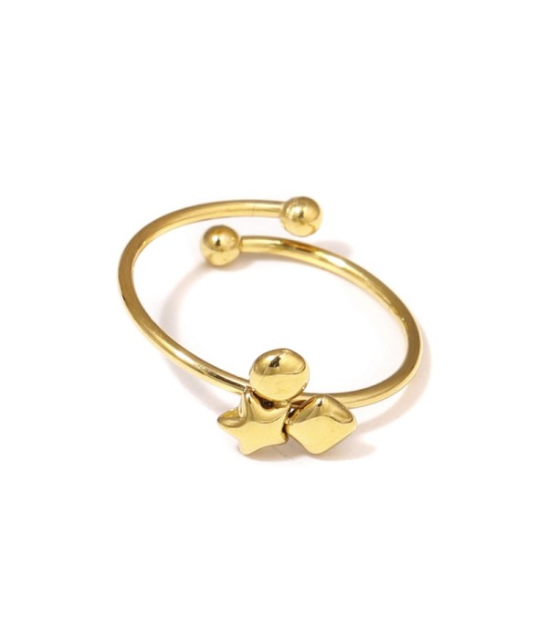 Anillo dorado con estrella, círculo y cuadrado