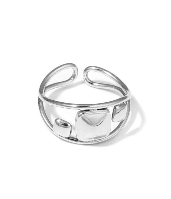 Anillo plateado con cuadrados