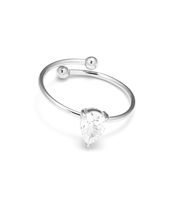 Anillo plateado con piedra cental corte gota de agua