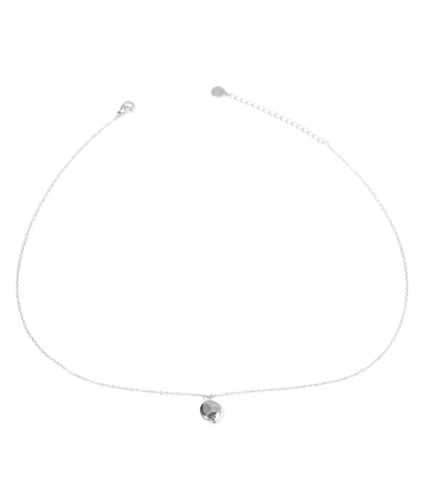 Collar plateado con colgante de bola irregular