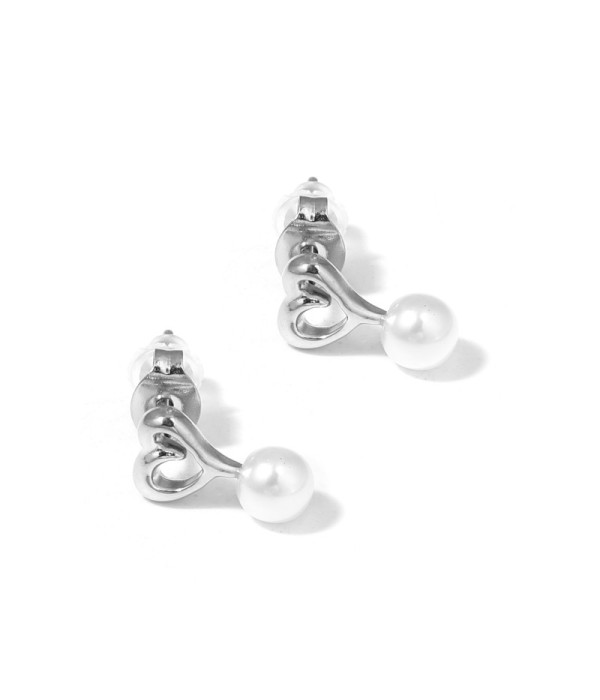Pendientes plateados con diseño de corazón...