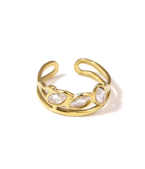 Anillo dorado con circonitas ovaladas