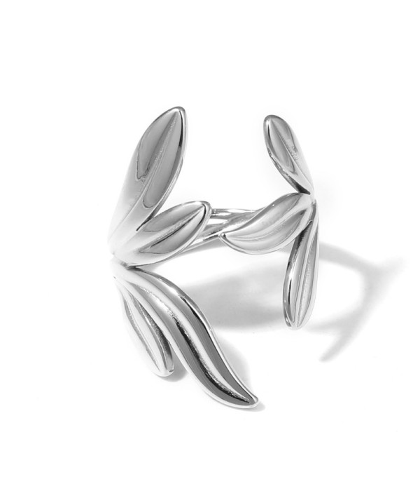 Anillo con diseño de hojas