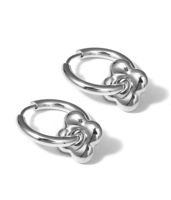 Pendientes de aro con colgante de trébol de cuatro hojas 2