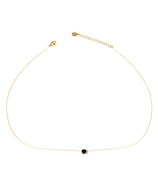 Collar dorado con colgante cuadrado de piedra