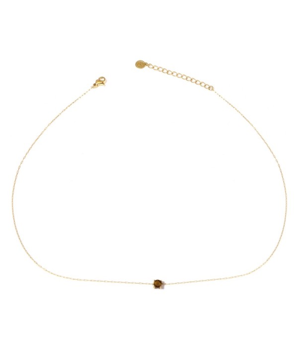 Collar dorado con colgante cuadrado de piedra