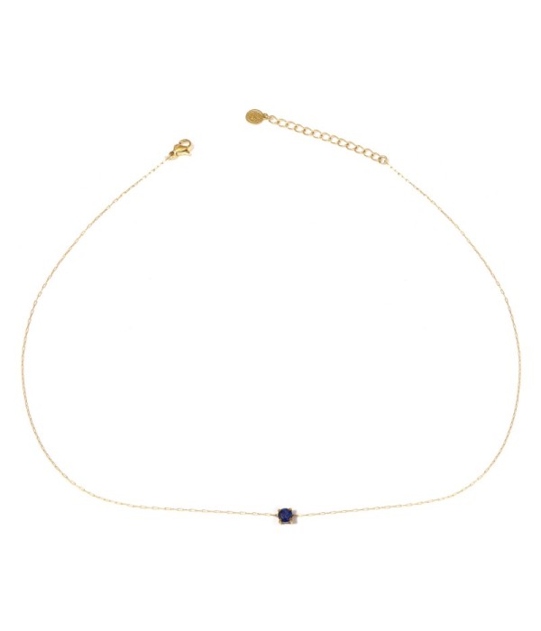 Collar dorado con colgante cuadrado de piedra