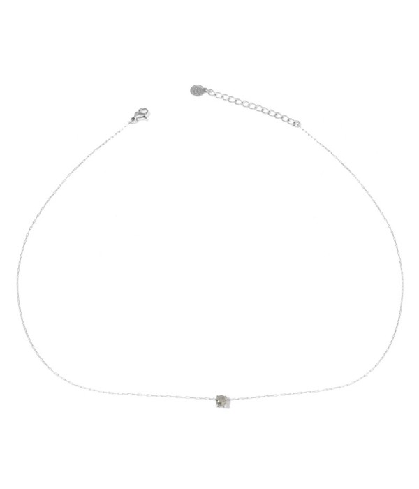 Collar plateado con colgante cuadrado de piedra