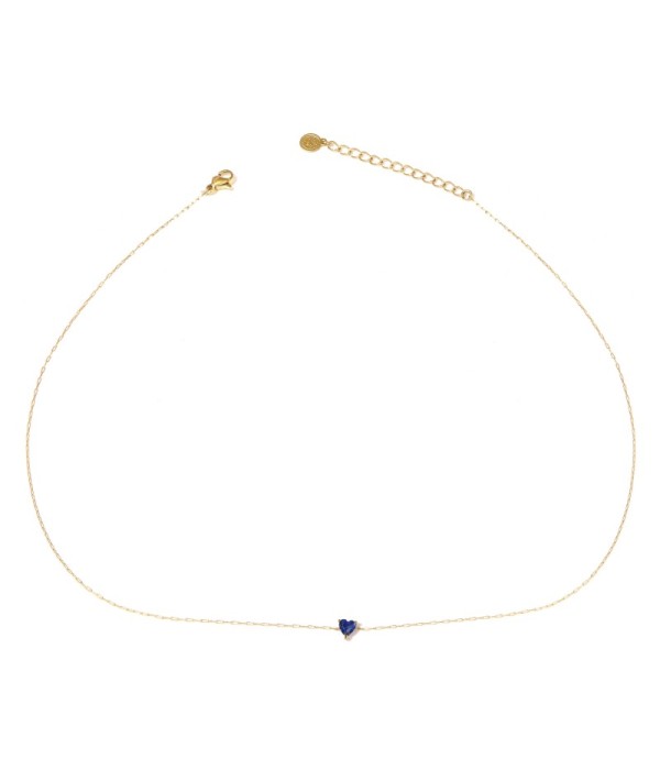 Collar dorado con colgante de corazón de piedra
