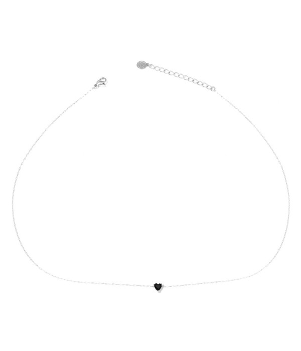 Collar plateado con colgante de corazón de piedra