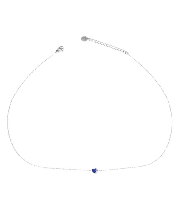 Collar plateado con colgante de corazón de piedra