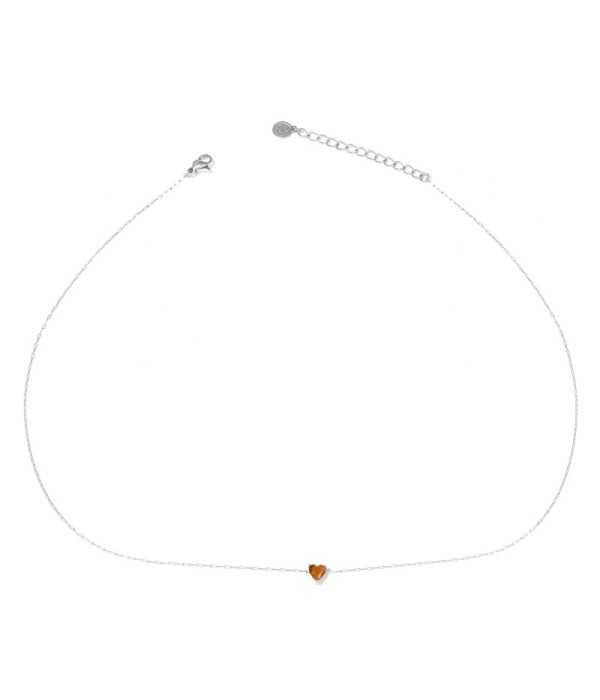 Collar plateado con colgante de corazón de piedra