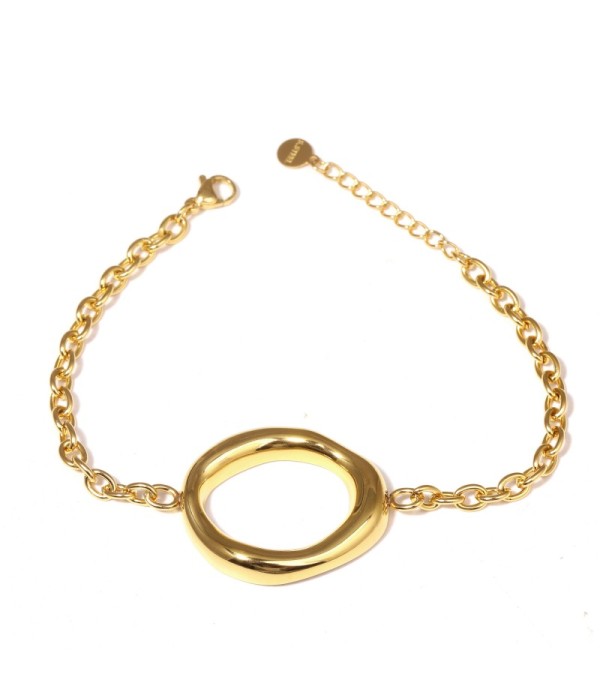 Pulsera dorada con colgante ovalado