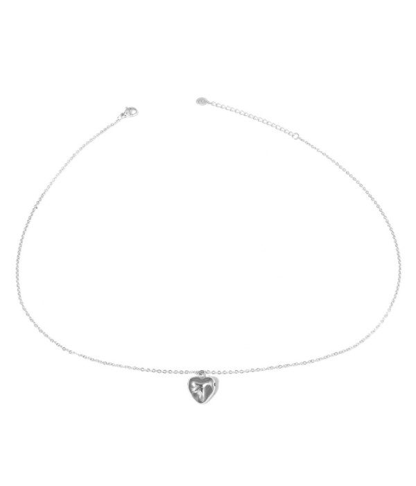 Collar plateado con colgante de corazón
