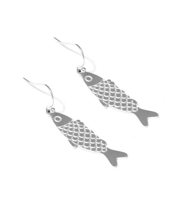Pendientes con colgantes de pez de escamas grabadas 2