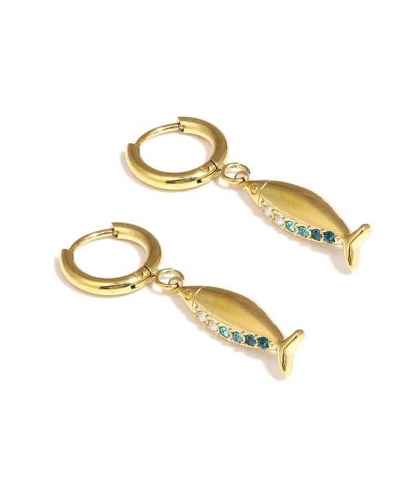 Pendientes dorados de aro con colgante de pez y circonitas