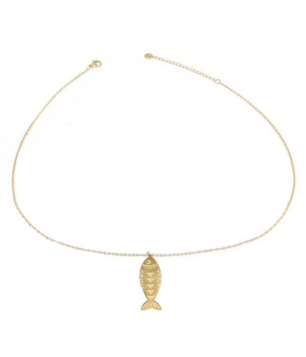 Collar dorado con colgantes de pez de grabado geométrico