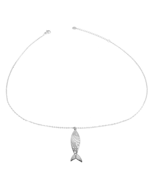 Collar plateado con colgantes de pez de textura