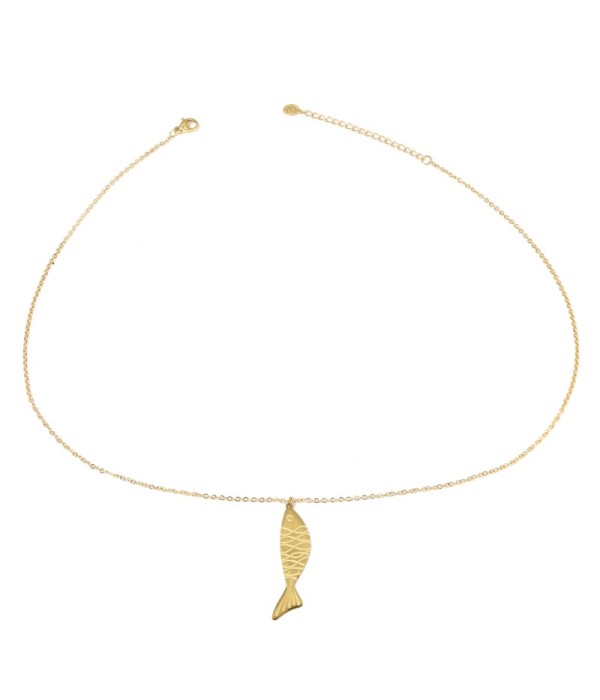 Collar dorado con colgantes de pez de patrón entrecruzado