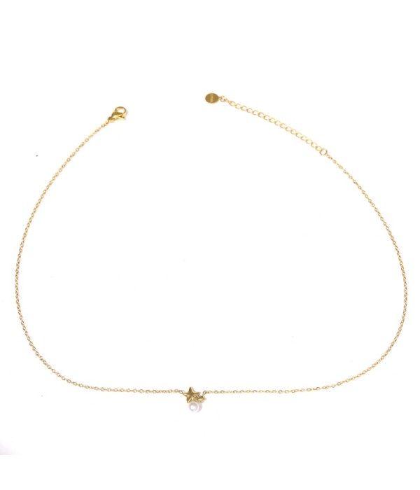 Collar dorado con colgante de estrellas y perla