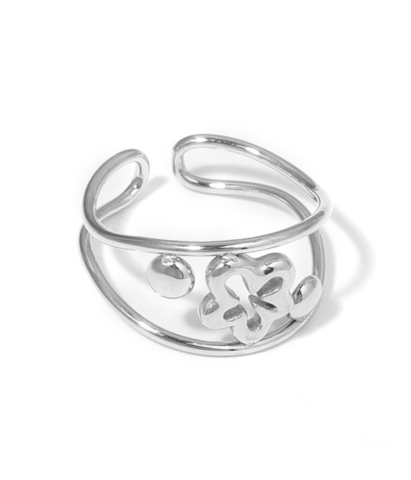 Anillo plateado con flor y círculos