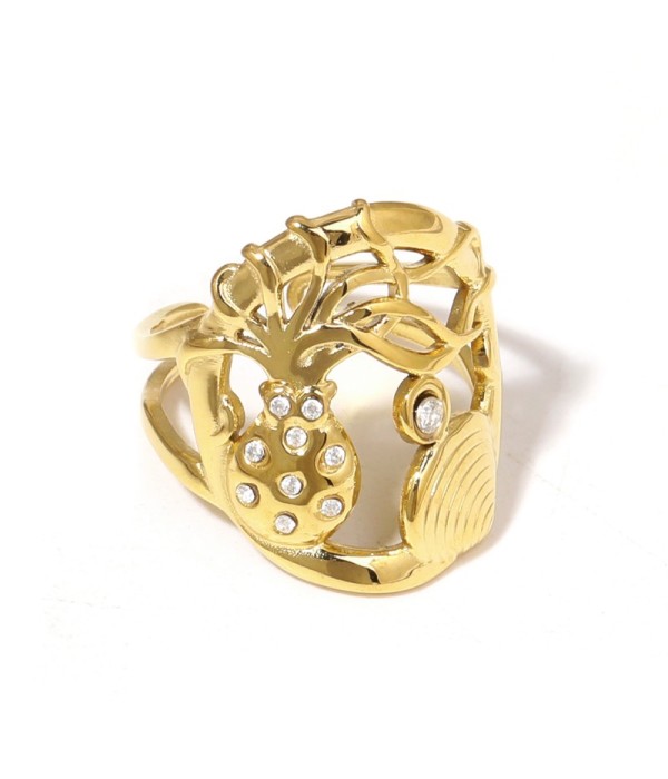 Anillo dorado con medusa, concha y circonitas