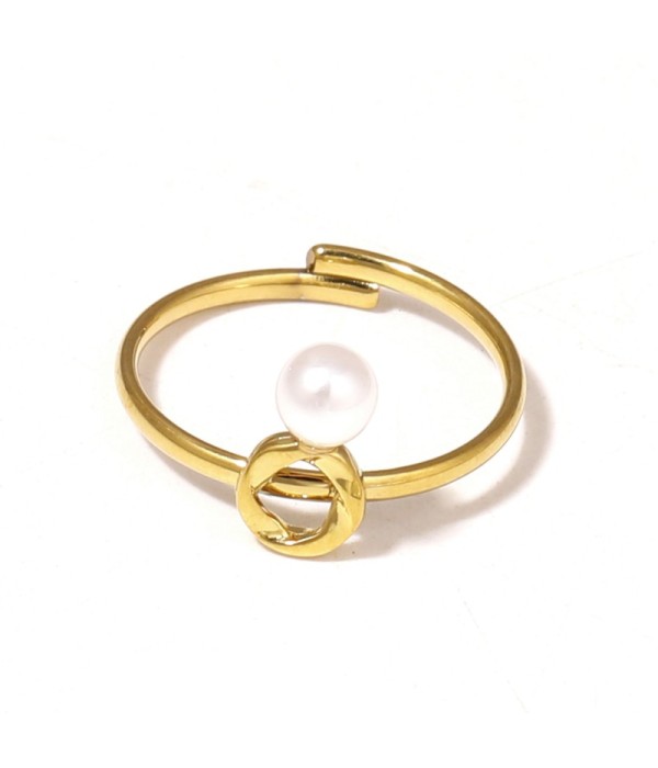 Anillo con diseño de aro y perla