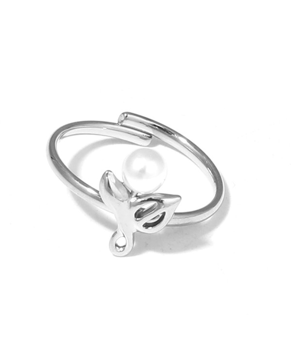 Anillo con diseño de hojas y perla