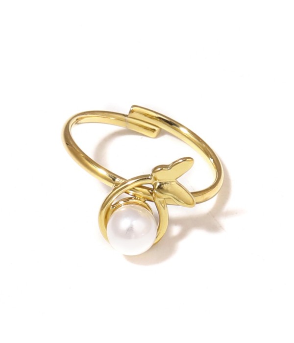 Anillo con diseño de mariposa y perla