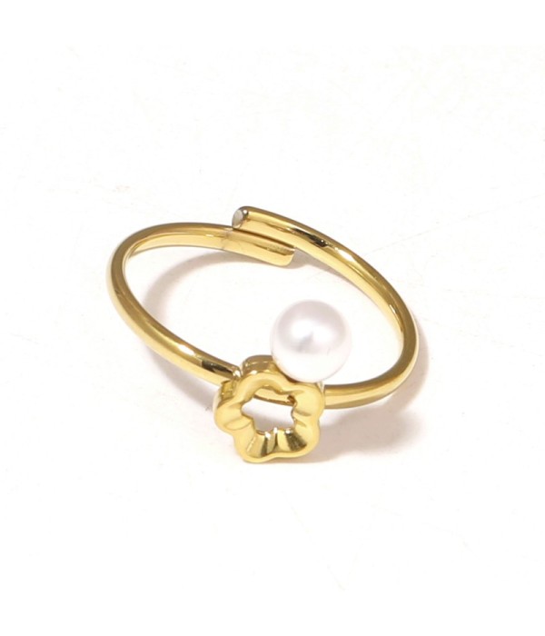 Anillo con diseño de flor y perla