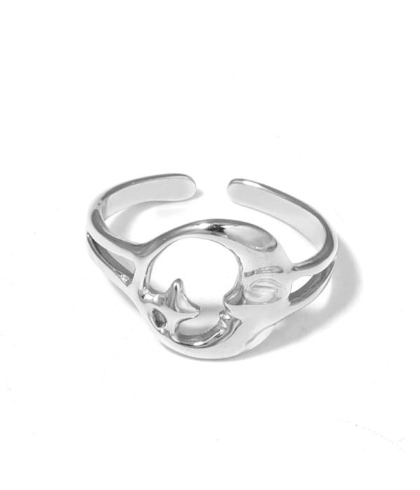 Anillo con diseño de luna y estrella