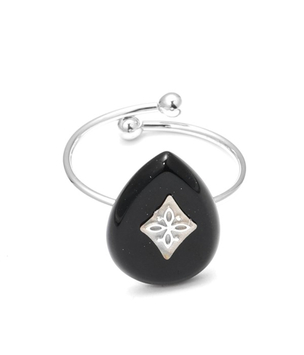 Anillo abierto plateado con detalle rombo y piedra gota de agua