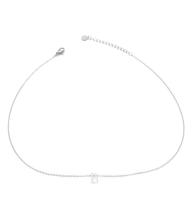 Collar plateado de letra B