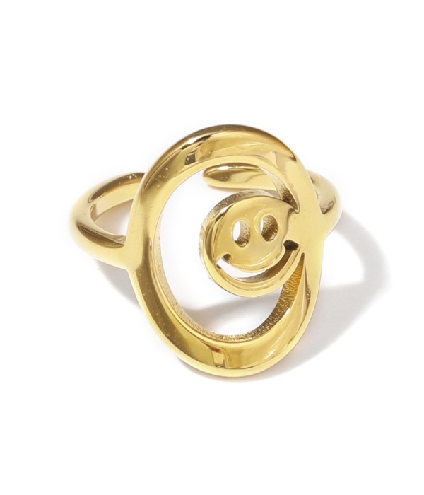 Anillo dorado con diseño de óvalo y cara sonriente