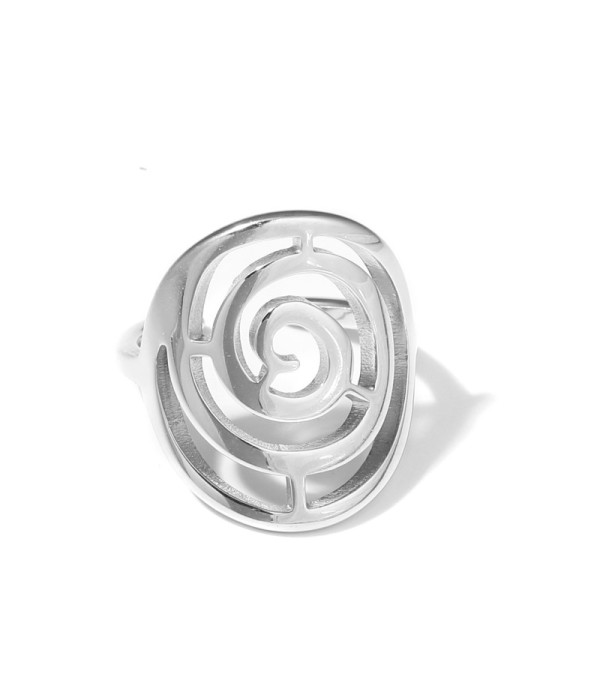Anillo plateado con diseño geométrico en espiral