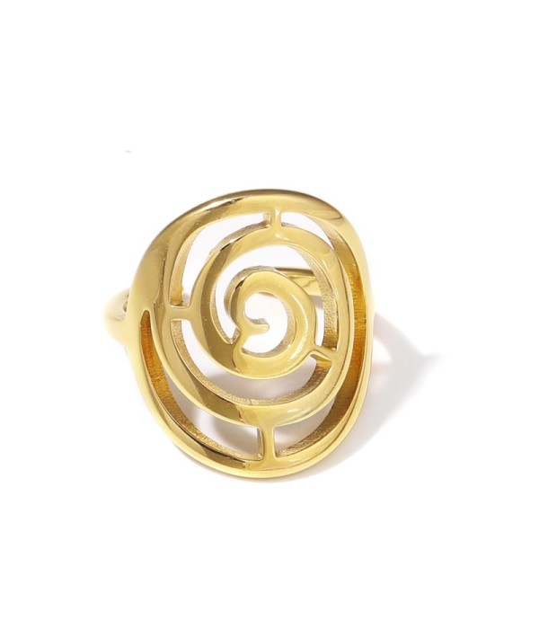 Anillo dorado con diseño geométrico en espiral