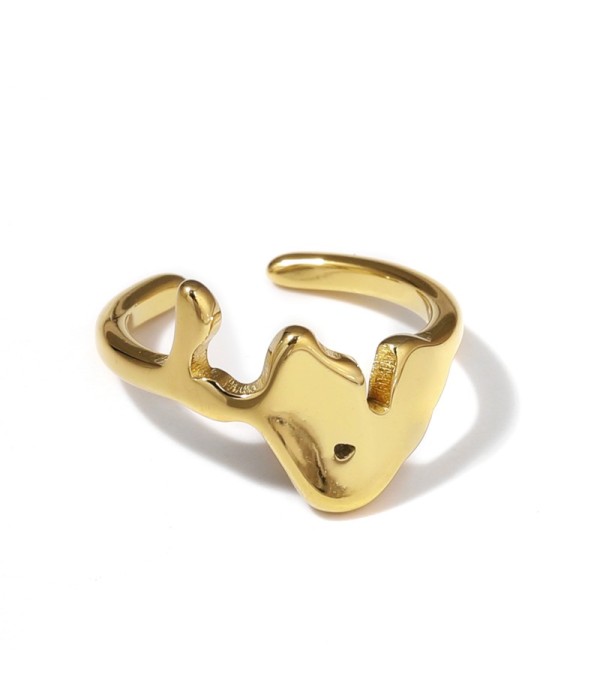 Anillo dorado con diseño ondulado