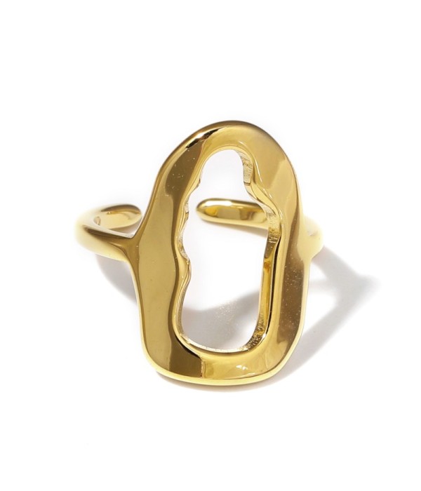 Anillo dorado con diseño de óvalo