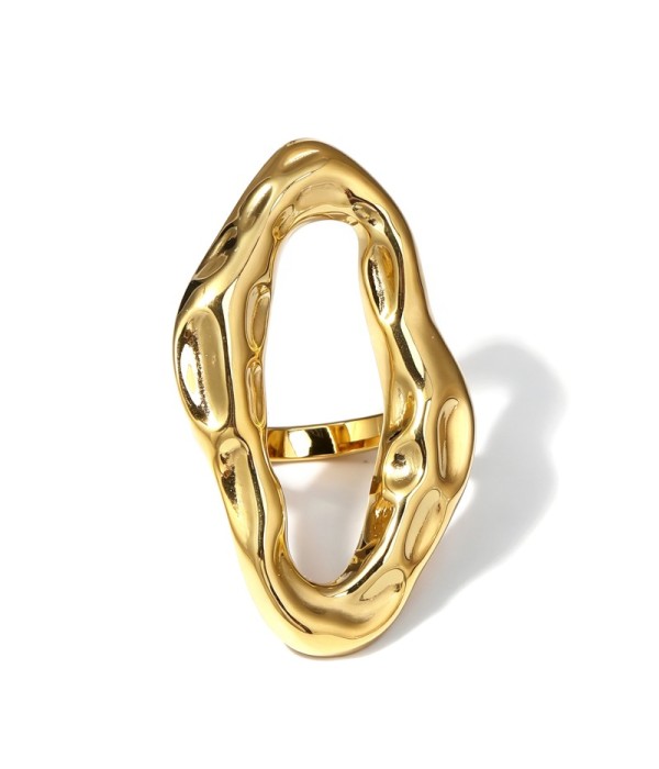 Anillo con diseño de óvalo irregular calado y textura...