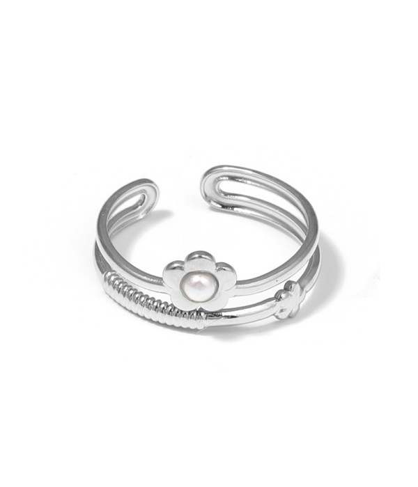 Anillo plateado con flor y piedra