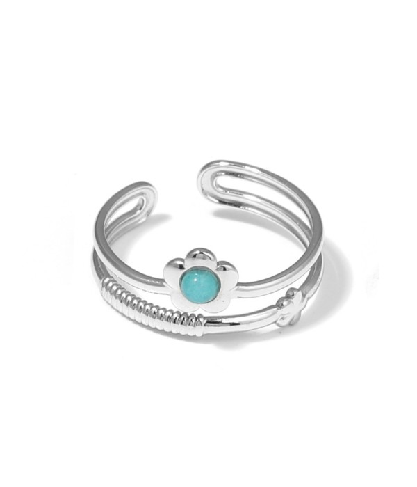 Anillo plateado con flor y piedra