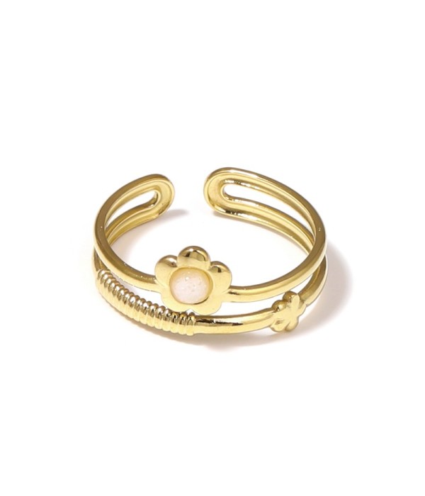 Anillo dorado con flor y piedra
