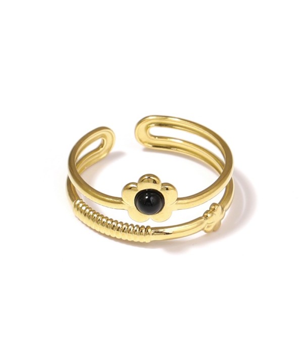 Anillo dorado con flor y piedra
