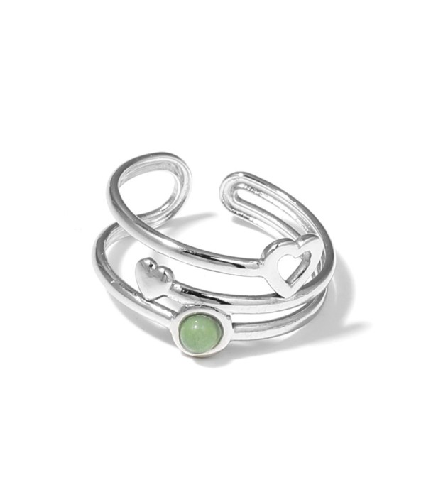 Anillo plateado con corazones y piedra